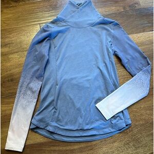 Calia fitted sweatshirt high neck so flattering front pockets sz med